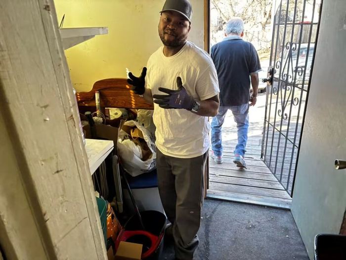 Interior cleanout worker